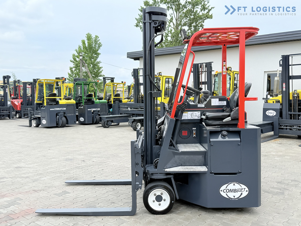 COMBILIFT Combilift C3000CB – TRIPLEX 6000mm – Year 2016 / Only 2,161 hours / Free Lift / Fork Positioner / Diesel - شاحنة المناولة رباعية الاتجاهات: صور 2 COMBILIFT Combilift C3000CB – TRIPLEX 6000mm – Year 2016 / Only 2,161 hours / Free Lift / Fork Positioner / Diesel - شاحنة المناولة رباعية الاتجاهات: صور 2