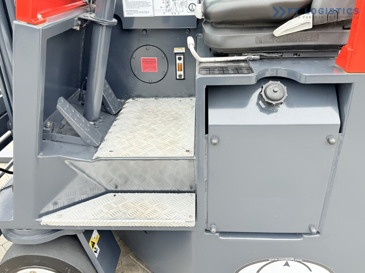 COMBILIFT Combilift C3000CB – TRIPLEX 6000mm – Year 2016 / Only 2,161 hours / Free Lift / Fork Positioner / Diesel - شاحنة المناولة رباعية الاتجاهات: صور 3 COMBILIFT Combilift C3000CB – TRIPLEX 6000mm – Year 2016 / Only 2,161 hours / Free Lift / Fork Positioner / Diesel - شاحنة المناولة رباعية الاتجاهات: صور 3
