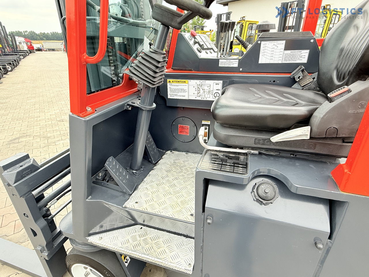 COMBILIFT Combilift C3000CB – TRIPLEX 6000mm – Year 2016 / Only 2,161 hours / Free Lift / Fork Positioner / Diesel - شاحنة المناولة رباعية الاتجاهات: صور 5 COMBILIFT Combilift C3000CB – TRIPLEX 6000mm – Year 2016 / Only 2,161 hours / Free Lift / Fork Positioner / Diesel - شاحنة المناولة رباعية الاتجاهات: صور 5