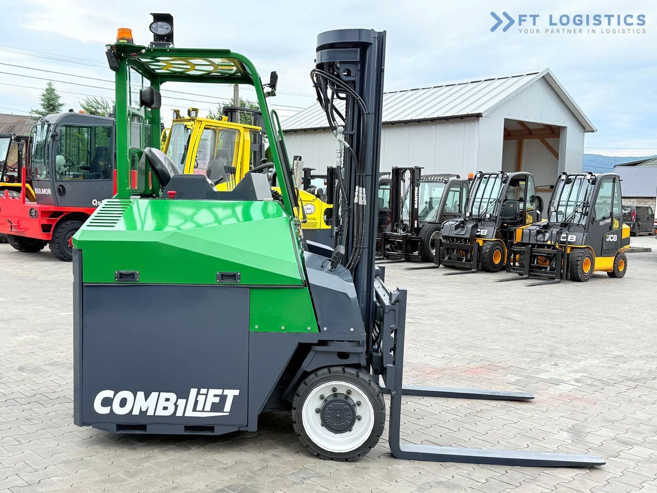 COMBILIFT Combilift CBE4000 / TRIPLEX 5200MM / ELECTRIC / FREE LIFT / FORK POSITIONER / SIDESHIFT / LIKE NEW - شاحنة المناولة رباعية الاتجاهات: صور 3 COMBILIFT Combilift CBE4000 / TRIPLEX 5200MM / ELECTRIC / FREE LIFT / FORK POSITIONER / SIDESHIFT / LIKE NEW - شاحنة المناولة رباعية الاتجاهات: صور 3