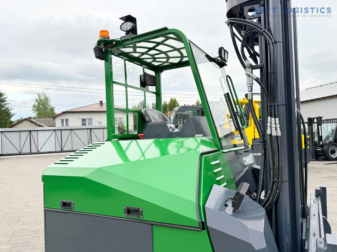 COMBILIFT Combilift CBE4000 / TRIPLEX 5200MM / ELECTRIC / FREE LIFT / FORK POSITIONER / SIDESHIFT / LIKE NEW - شاحنة المناولة رباعية الاتجاهات: صور 4 COMBILIFT Combilift CBE4000 / TRIPLEX 5200MM / ELECTRIC / FREE LIFT / FORK POSITIONER / SIDESHIFT / LIKE NEW - شاحنة المناولة رباعية الاتجاهات: صور 4