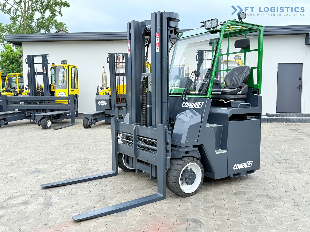 COMBILIFT Combilift CBE4000 / TRIPLEX 5200MM / ELECTRIC / FREE LIFT / FORK POSITIONER / SIDESHIFT / LIKE NEW - شاحنة المناولة رباعية الاتجاهات: صور 1 COMBILIFT Combilift CBE4000 / TRIPLEX 5200MM / ELECTRIC / FREE LIFT / FORK POSITIONER / SIDESHIFT / LIKE NEW - شاحنة المناولة رباعية الاتجاهات: صور 1