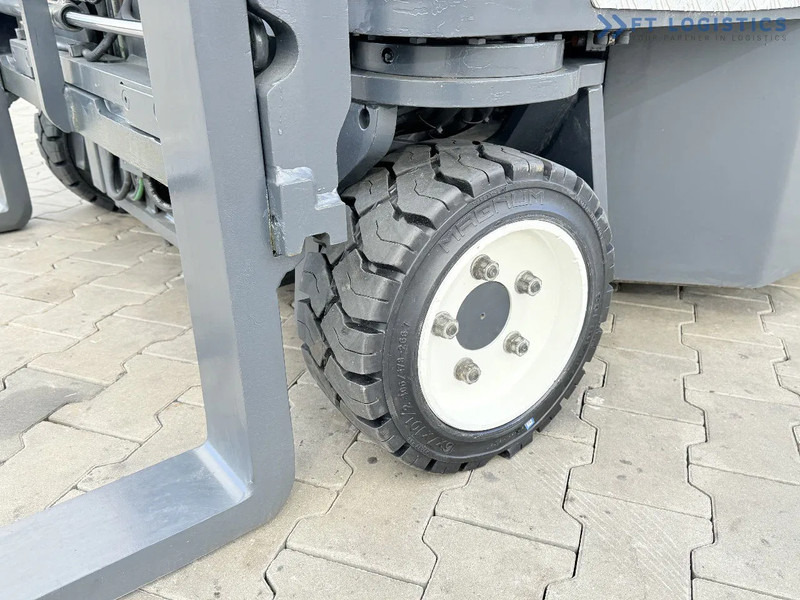 Combilift C3000CB / GAS / TRIPLEX 4900MM / FREE LIFT / FORK POSITIONER / SIDE SHIFT / EXCELLENT CONDITION / Wide range of four-way and sid - شاحنة المناولة رباعية الاتجاهات: صور 4 Combilift C3000CB / GAS / TRIPLEX 4900MM / FREE LIFT / FORK POSITIONER / SIDE SHIFT / EXCELLENT CONDITION / Wide range of four-way and sid - شاحنة المناولة رباعية الاتجاهات: صور 4