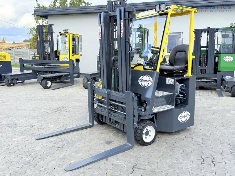 Combilift C3000CB / GAS / TRIPLEX 4900MM / FREE LIFT / FORK POSITIONER / SIDE SHIFT / EXCELLENT CONDITION / Wide range of four-way and sid - شاحنة المناولة رباعية الاتجاهات: صور 1 Combilift C3000CB / GAS / TRIPLEX 4900MM / FREE LIFT / FORK POSITIONER / SIDE SHIFT / EXCELLENT CONDITION / Wide range of four-way and sid - شاحنة المناولة رباعية الاتجاهات: صور 1