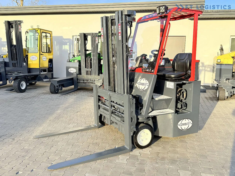 Combilift C3000CB / GAS / TRIPLEX 4900MM / FREE LIFT / SIDE SHIFT / FORK POSITIONER / EXCELLENT CONDITION / Wide range of four-way and sid - شاحنة المناولة رباعية الاتجاهات: صور 1 Combilift C3000CB / GAS / TRIPLEX 4900MM / FREE LIFT / SIDE SHIFT / FORK POSITIONER / EXCELLENT CONDITION / Wide range of four-way and sid - شاحنة المناولة رباعية الاتجاهات: صور 1