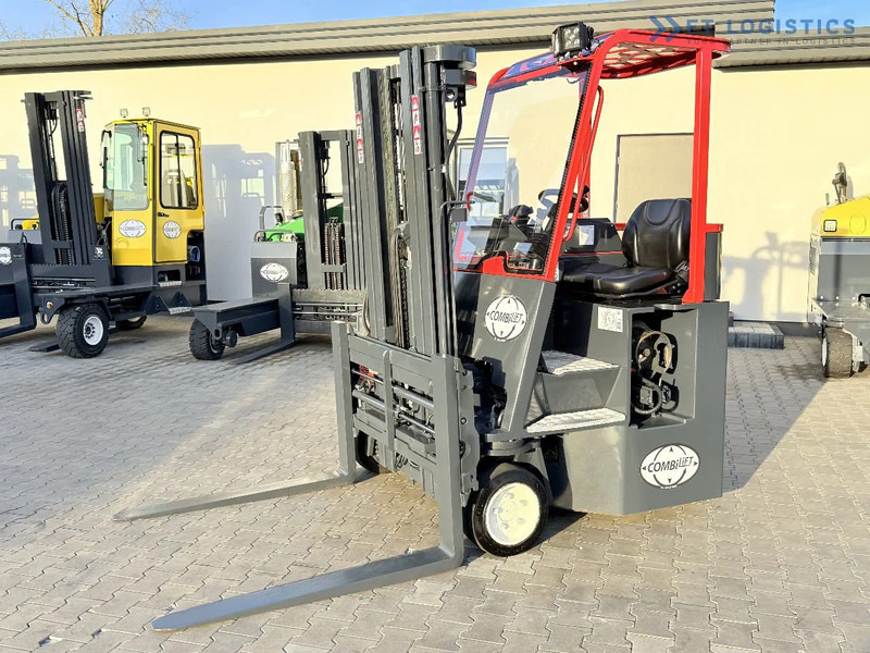Combilift C3000CB / GAS / TRIPLEX 4900MM / FREE LIFT / SIDE SHIFT / FORK POSITIONER / EXCELLENT CONDITION / Wide range of four-way and sid - شاحنة المناولة رباعية الاتجاهات: صور 3 Combilift C3000CB / GAS / TRIPLEX 4900MM / FREE LIFT / SIDE SHIFT / FORK POSITIONER / EXCELLENT CONDITION / Wide range of four-way and sid - شاحنة المناولة رباعية الاتجاهات: صور 3