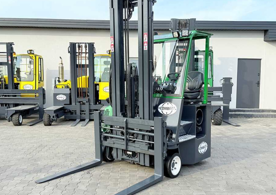 Combilift C3000CB / LPG / TRIPLEX – 6500MM / FREE LIFT / FORK POSITIONER / SIDE SHIFT / EXCELLENT CONDITION - شاحنة المناولة رباعية الاتجاهات: صور 4 Combilift C3000CB / LPG / TRIPLEX – 6500MM / FREE LIFT / FORK POSITIONER / SIDE SHIFT / EXCELLENT CONDITION - شاحنة المناولة رباعية الاتجاهات: صور 4