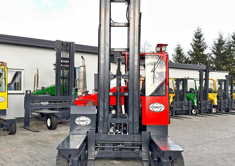 Combilift C4000 / DIESEL / TRIPLEX / 8400MM / FREE LIFT / SIDESHIFT / LIKE NEW - شاحنة المناولة رباعية الاتجاهات: صور 4 Combilift C4000 / DIESEL / TRIPLEX / 8400MM / FREE LIFT / SIDESHIFT / LIKE NEW - شاحنة المناولة رباعية الاتجاهات: صور 4