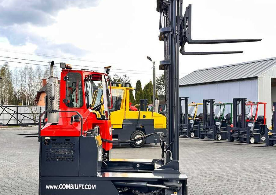 شاحنة المناولة رباعية الاتجاهات Combilift C4000 / DIESEL / TRIPLEX / 8400MM / FREE LIFT / SIDESHIFT / LIKE NEW: صور 30