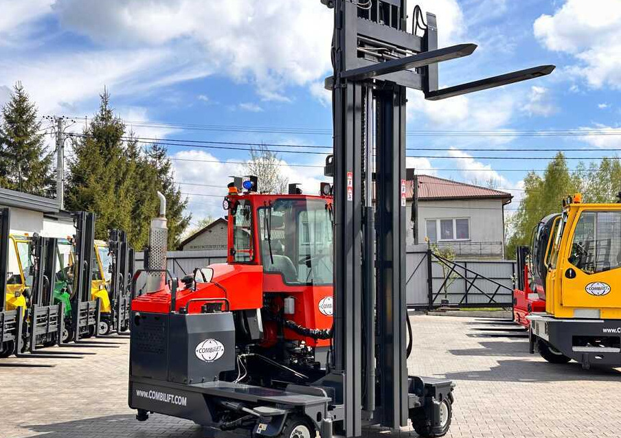 شاحنة المناولة رباعية الاتجاهات Combilift C4000 / TRIPLEX / 9300MM / FREE LIFT / FORK POSITIONER / GAS / CABIN / LIKE NEW: صور 28
