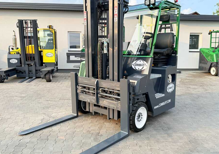 Combilift C4000CB / TRIPLEX - 5200MM / LPG / FREE LIFT / FORK POSITIONER / FORK SIDESHIFT / HEIGHT 2450MM / LIKE NEW - شاحنة المناولة رباعية الاتجاهات: صور 1 Combilift C4000CB / TRIPLEX - 5200MM / LPG / FREE LIFT / FORK POSITIONER / FORK SIDESHIFT / HEIGHT 2450MM / LIKE NEW - شاحنة المناولة رباعية الاتجاهات: صور 1
