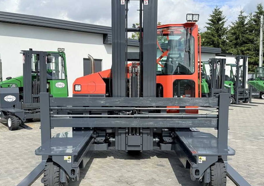 Combilift C4500 / DIESEL / TRIPLEX - 6420MM / FREE-LIFT / WIDE FORK POSITIONER - شاحنة المناولة رباعية الاتجاهات: صور 5 Combilift C4500 / DIESEL / TRIPLEX - 6420MM / FREE-LIFT / WIDE FORK POSITIONER - شاحنة المناولة رباعية الاتجاهات: صور 5