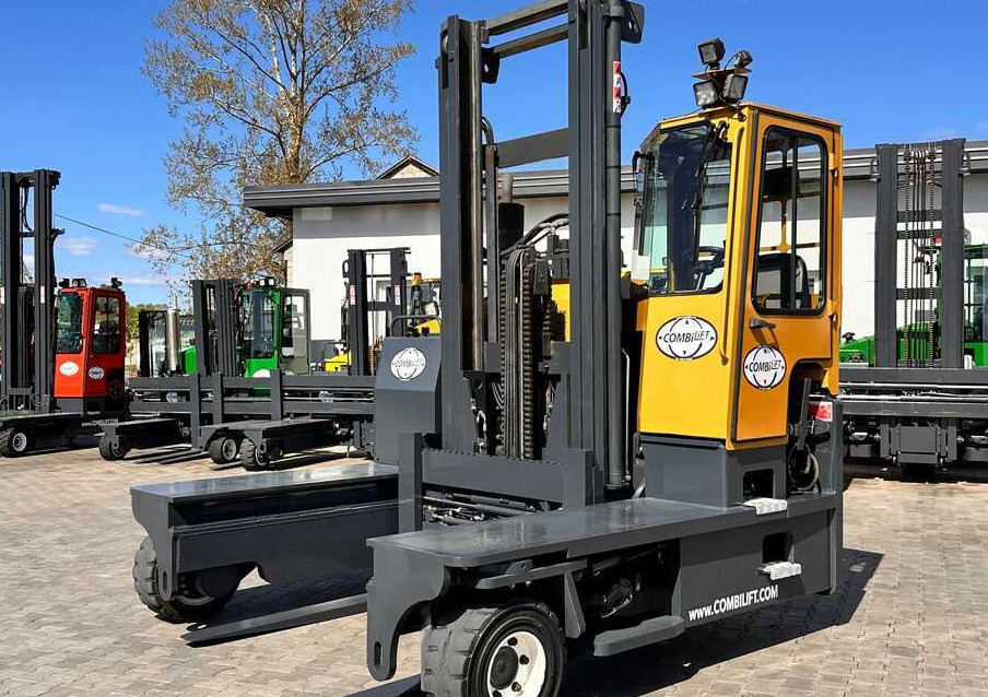 Combilift C9000 / GAS / DUPLEX / 4700MM / FREE LIFT / POSITIONER / FORK SIDE SHIFT / EXCELLENT CONDITION - شاحنة المناولة رباعية الاتجاهات: صور 1 Combilift C9000 / GAS / DUPLEX / 4700MM / FREE LIFT / POSITIONER / FORK SIDE SHIFT / EXCELLENT CONDITION - شاحنة المناولة رباعية الاتجاهات: صور 1