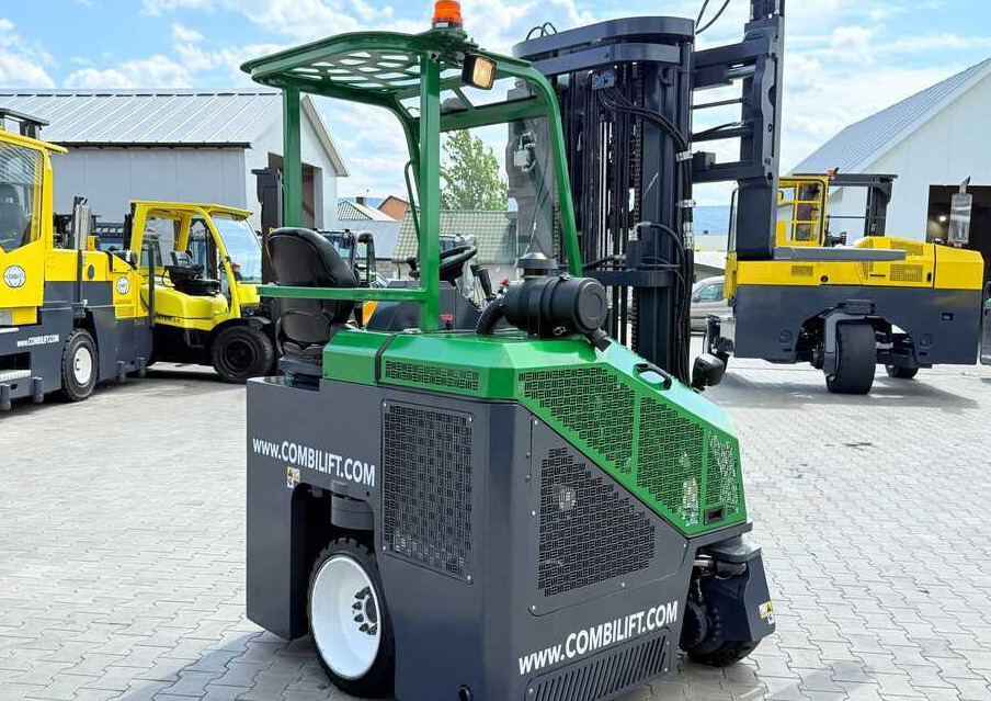 شاحنة المناولة رباعية الاتجاهات Combilift CB2500 / DIESEL / EXTENDABLE FORKS / TRIPLEX / 5500MM / FREE LIFT / SIDE SHIFT / FORK POSITIONER / LIKE NEW: صور 25