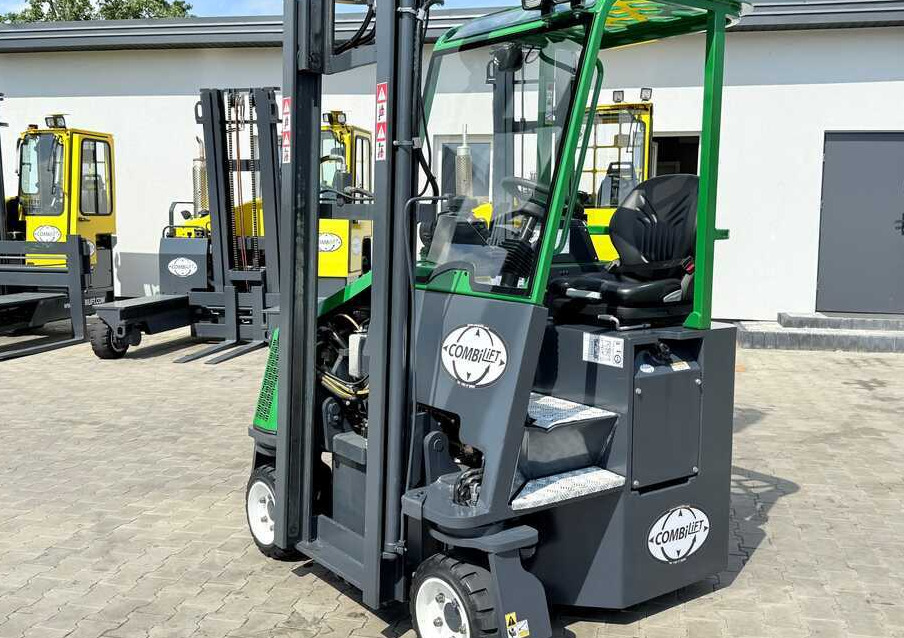 شاحنة المناولة رباعية الاتجاهات Combilift CB2500 / DIESEL / EXTENDABLE FORKS / TRIPLEX / 5500MM / FREE LIFT / SIDE SHIFT / FORK POSITIONER / LIKE NEW: صور 31