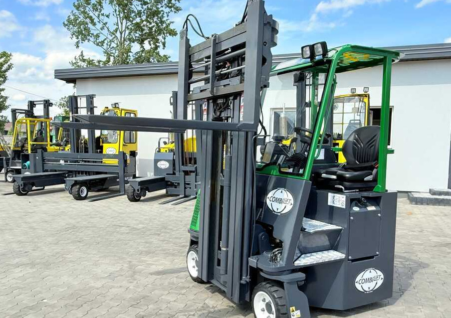 شاحنة المناولة رباعية الاتجاهات Combilift CB2500 / DIESEL / EXTENDABLE FORKS / TRIPLEX / 5500MM / FREE LIFT / SIDE SHIFT / FORK POSITIONER / LIKE NEW: صور 21