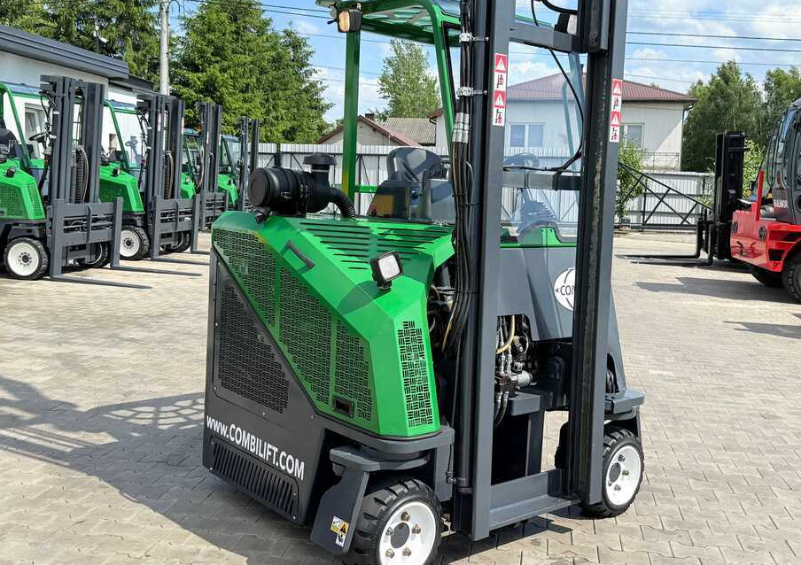 شاحنة المناولة رباعية الاتجاهات Combilift CB2500 / DIESEL / EXTENDABLE FORKS / TRIPLEX / 5500MM / FREE LIFT / SIDE SHIFT / FORK POSITIONER / LIKE NEW: صور 33