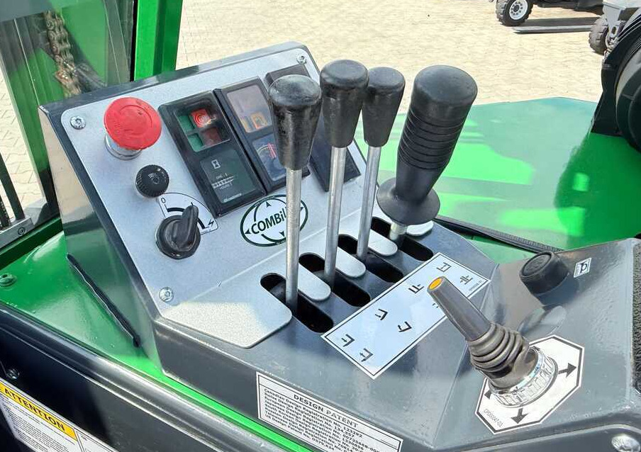 شاحنة المناولة رباعية الاتجاهات Combilift CB2500 / DIESEL / EXTENDABLE FORKS / TRIPLEX / 5500MM / FREE LIFT / SIDE SHIFT / FORK POSITIONER / LIKE NEW: صور 15