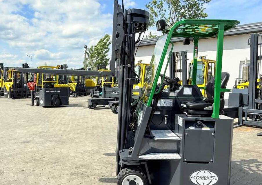 شاحنة المناولة رباعية الاتجاهات Combilift CB2500 / DIESEL / EXTENDABLE FORKS / TRIPLEX / 5500MM / FREE LIFT / SIDE SHIFT / FORK POSITIONER / LIKE NEW: صور 20