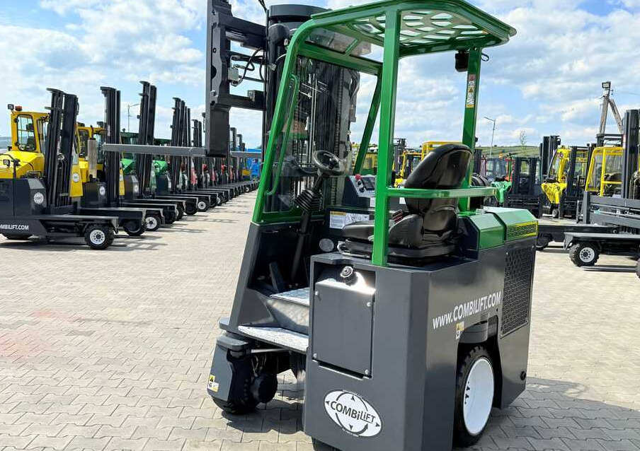 شاحنة المناولة رباعية الاتجاهات Combilift CB2500 / DIESEL / EXTENDABLE FORKS / TRIPLEX / 5500MM / FREE LIFT / SIDE SHIFT / FORK POSITIONER / LIKE NEW: صور 27