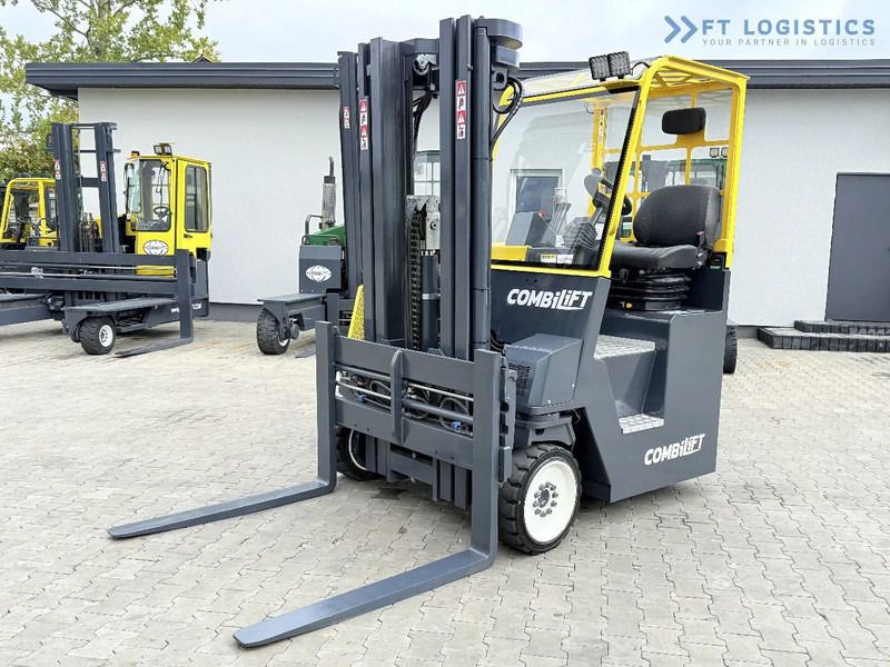 Combilift CB4000 / GAS / TRIPLEX 5200MM / FREE LIFT / FORK POSITIONER / SIDE SHIFT / EXCELLENT CONDITION / Wide range of four-way and side - شاحنة المناولة رباعية الاتجاهات: صور 4 Combilift CB4000 / GAS / TRIPLEX 5200MM / FREE LIFT / FORK POSITIONER / SIDE SHIFT / EXCELLENT CONDITION / Wide range of four-way and side - شاحنة المناولة رباعية الاتجاهات: صور 4