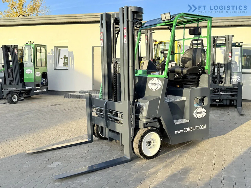 Combilift CB4000 / GAS / TRIPLEX 5200MM / FREE LIFT / FORK POSITIONER / SIDE SHIFT / EXCELLENT CONDITION / Wide range of four-way and side - شاحنة المناولة رباعية الاتجاهات: صور 1 Combilift CB4000 / GAS / TRIPLEX 5200MM / FREE LIFT / FORK POSITIONER / SIDE SHIFT / EXCELLENT CONDITION / Wide range of four-way and side - شاحنة المناولة رباعية الاتجاهات: صور 1