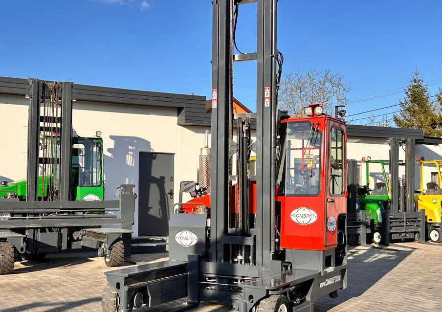 Combilift COMBILIFT C4000 – TRIPLEX 9300 mm – Year 2017 – GAS – FREE LIFT – FORK SIDE SHIFT – CONDITION 5/5 - شاحنة المناولة رباعية الاتجاهات: صور 1 Combilift COMBILIFT C4000 – TRIPLEX 9300 mm – Year 2017 – GAS – FREE LIFT – FORK SIDE SHIFT – CONDITION 5/5 - شاحنة المناولة رباعية الاتجاهات: صور 1