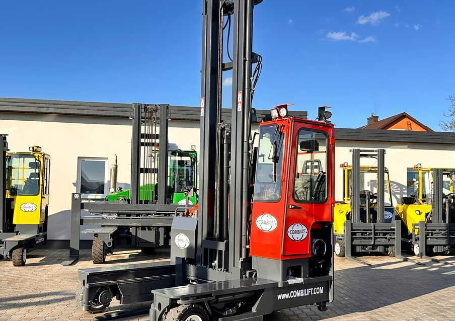 Combilift COMBILIFT C4000 – TRIPLEX 9300 mm – Year 2017 – GAS – FREE LIFT – FORK SIDE SHIFT – CONDITION 5/5 - شاحنة المناولة رباعية الاتجاهات: صور 2 Combilift COMBILIFT C4000 – TRIPLEX 9300 mm – Year 2017 – GAS – FREE LIFT – FORK SIDE SHIFT – CONDITION 5/5 - شاحنة المناولة رباعية الاتجاهات: صور 2