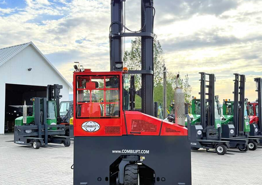 Combilift COMBILIFT C4000 – TRIPLEX 9300 mm – Year 2017 – GAS – FREE LIFT – FORK SIDE SHIFT – CONDITION 5/5 - شاحنة المناولة رباعية الاتجاهات: صور 5 Combilift COMBILIFT C4000 – TRIPLEX 9300 mm – Year 2017 – GAS – FREE LIFT – FORK SIDE SHIFT – CONDITION 5/5 - شاحنة المناولة رباعية الاتجاهات: صور 5