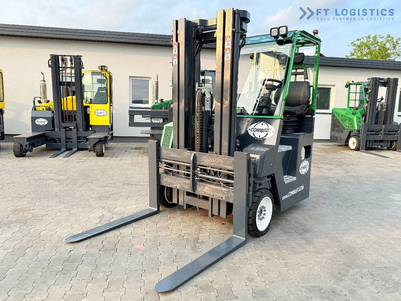 Combilift COMBILIFT C4000CB – TRIPLEX 5200mm – Year 2017 – LPG – FREE LIFT – SIDESHIFT – FORK POSITIONER – CONDITION 5/5 COMBILIFT C4000CB - شاحنة المناولة رباعية الاتجاهات: صور 3 Combilift COMBILIFT C4000CB – TRIPLEX 5200mm – Year 2017 – LPG – FREE LIFT – SIDESHIFT – FORK POSITIONER – CONDITION 5/5 COMBILIFT C4000CB - شاحنة المناولة رباعية الاتجاهات: صور 3