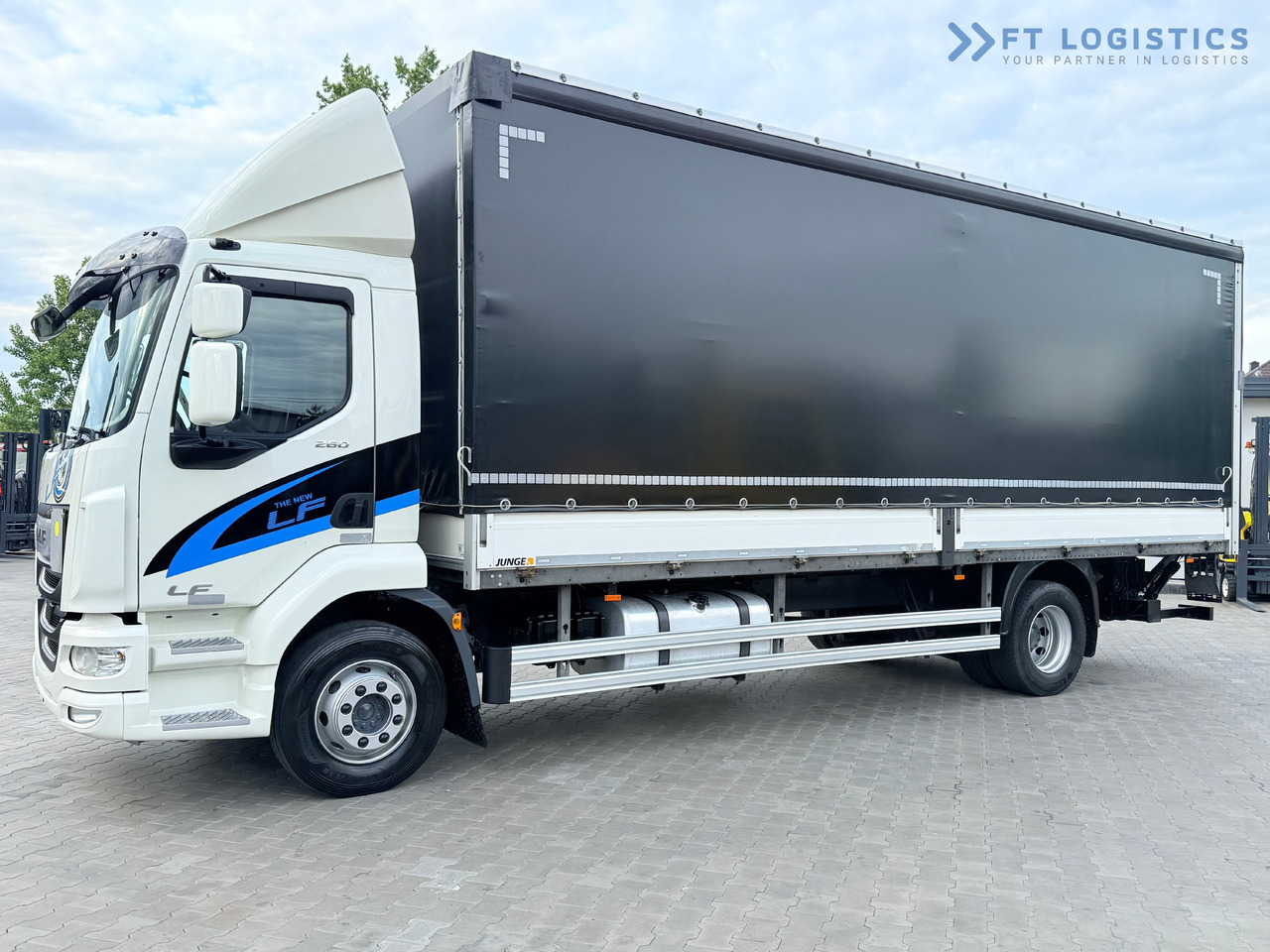 DAF LF 260 FA / AUTOMATIC / 9,255 kg PAYLOAD / 4x2 / 18 PALLETS / TAIL LIFT / SIDE BOARDS / EXCELLENT CONDITION! - شاحنة ستارة: صور 3 DAF LF 260 FA / AUTOMATIC / 9,255 kg PAYLOAD / 4x2 / 18 PALLETS / TAIL LIFT / SIDE BOARDS / EXCELLENT CONDITION! - شاحنة ستارة: صور 3
