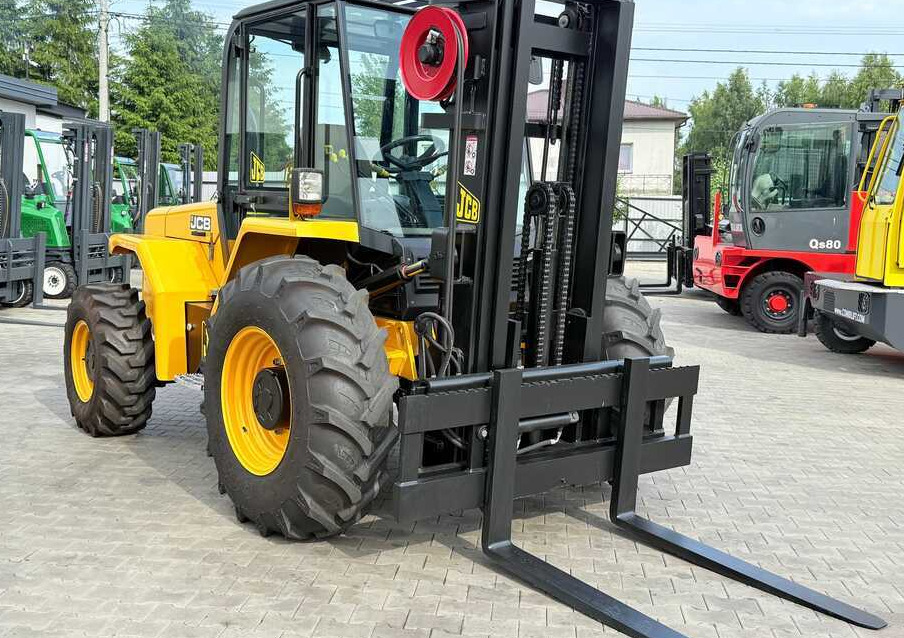 JCB 940 / DIESEL / TRIPLEX 4500MM / FORK POSITIONER / FORK SIDESHIFT / 4T / NEW TYRES / LIKE NEW - شاحنات الطرق الوعرة: صور 5 JCB 940 / DIESEL / TRIPLEX 4500MM / FORK POSITIONER / FORK SIDESHIFT / 4T / NEW TYRES / LIKE NEW - شاحنات الطرق الوعرة: صور 5