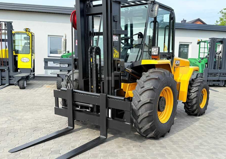 JCB 940 / DIESEL / TRIPLEX 4500MM / FORK POSITIONER / FORK SIDESHIFT / 4T / NEW TYRES / LIKE NEW - شاحنات الطرق الوعرة: صور 3 JCB 940 / DIESEL / TRIPLEX 4500MM / FORK POSITIONER / FORK SIDESHIFT / 4T / NEW TYRES / LIKE NEW - شاحنات الطرق الوعرة: صور 3