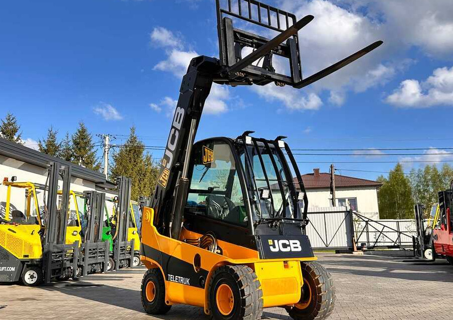 JCB TLT30G / GAS / 4100MM / FULL CABIN / FORK POSITIONER / LIKE NEW - رافعة تلسكوبية: صور 1 JCB TLT30G / GAS / 4100MM / FULL CABIN / FORK POSITIONER / LIKE NEW - رافعة تلسكوبية: صور 1