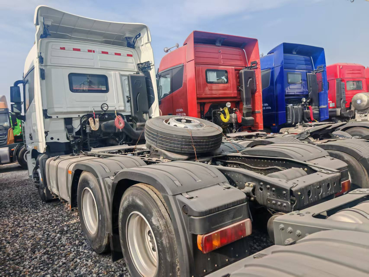 Auman 6×4 - شاحنة جرار: صور 1 Auman 6×4 - شاحنة جرار: صور 1