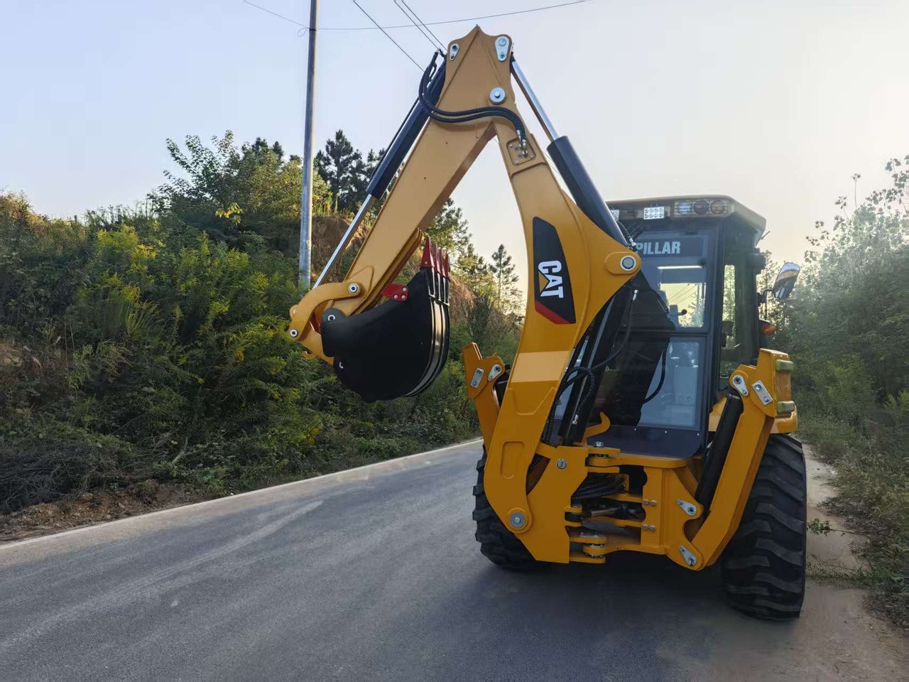 CATERPILLAR 420F - حفار متعدد الاستخدام: صور 4 CATERPILLAR 420F - حفار متعدد الاستخدام: صور 4
