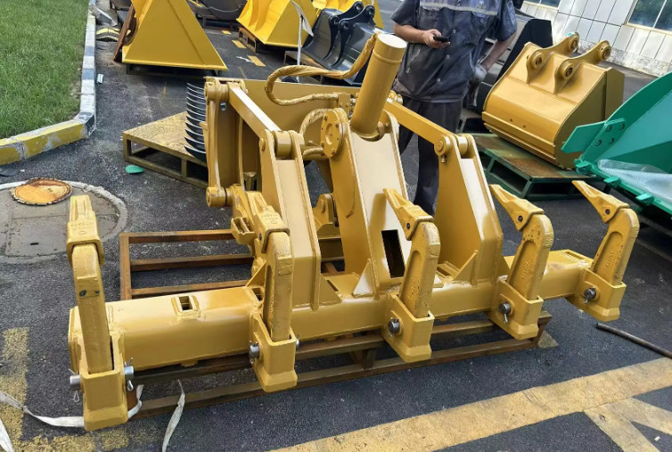 CATERPILLAR - حراث تحت التربة - آلة تسوية الأرض: صور 4 CATERPILLAR - حراث تحت التربة - آلة تسوية الأرض: صور 4