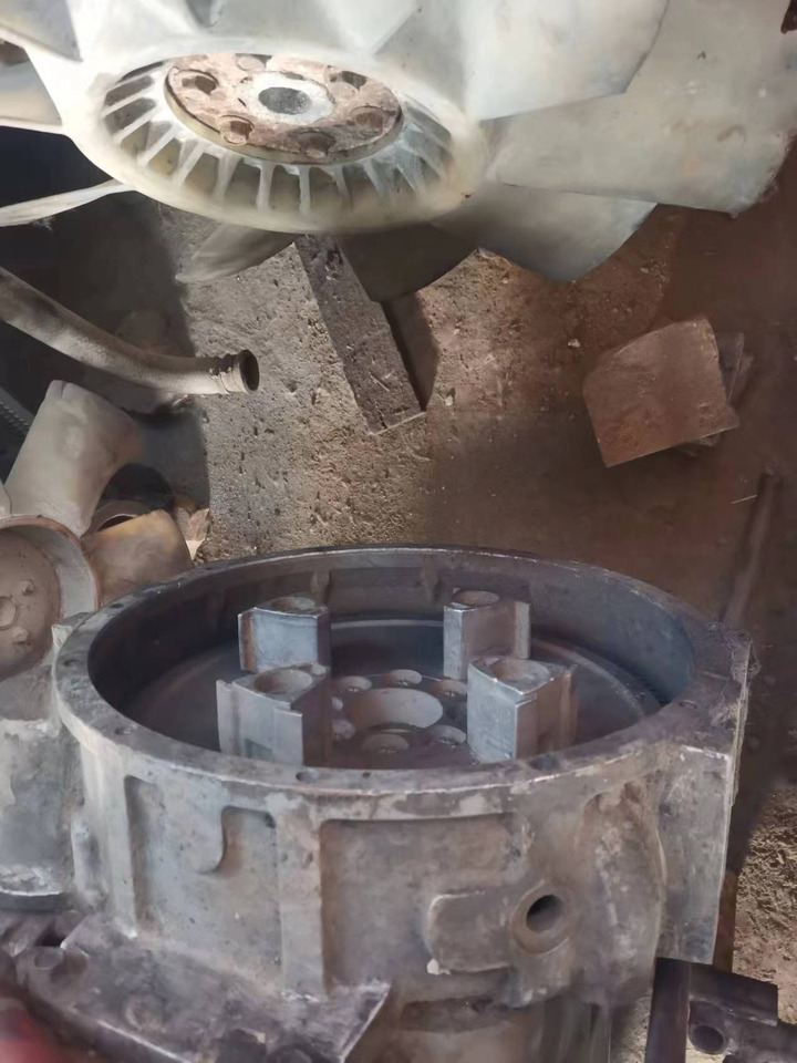 CUMMINS 6C8.3 - المحرك - حفارة: صور 3 CUMMINS 6C8.3 - المحرك - حفارة: صور 3