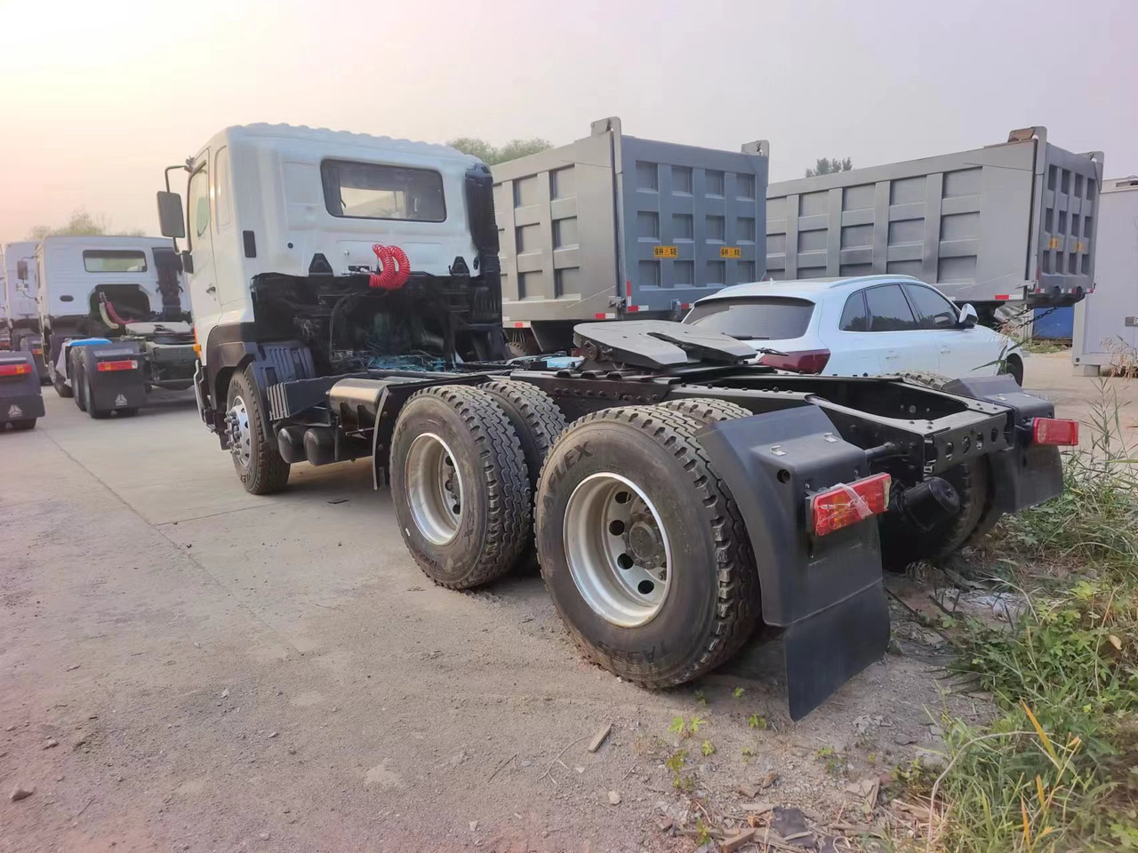 HINO HINO 700,6×4 - شاحنة جرار: صور 5 HINO HINO 700,6×4 - شاحنة جرار: صور 5