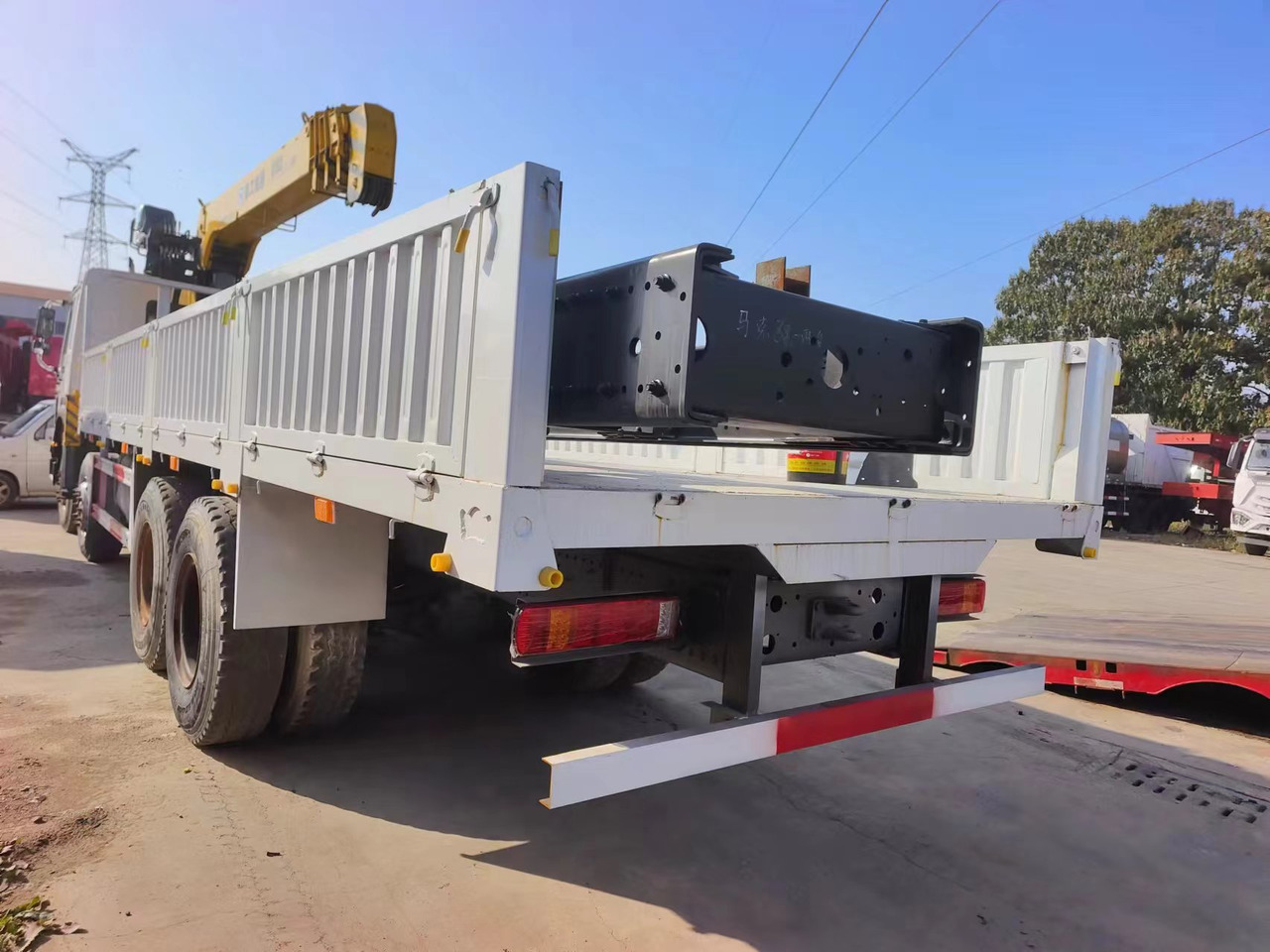 HOWO HOWO 371 chassis,10 TONS crane truck - شاحنة كرين: صور 2 HOWO HOWO 371 chassis,10 TONS crane truck - شاحنة كرين: صور 2