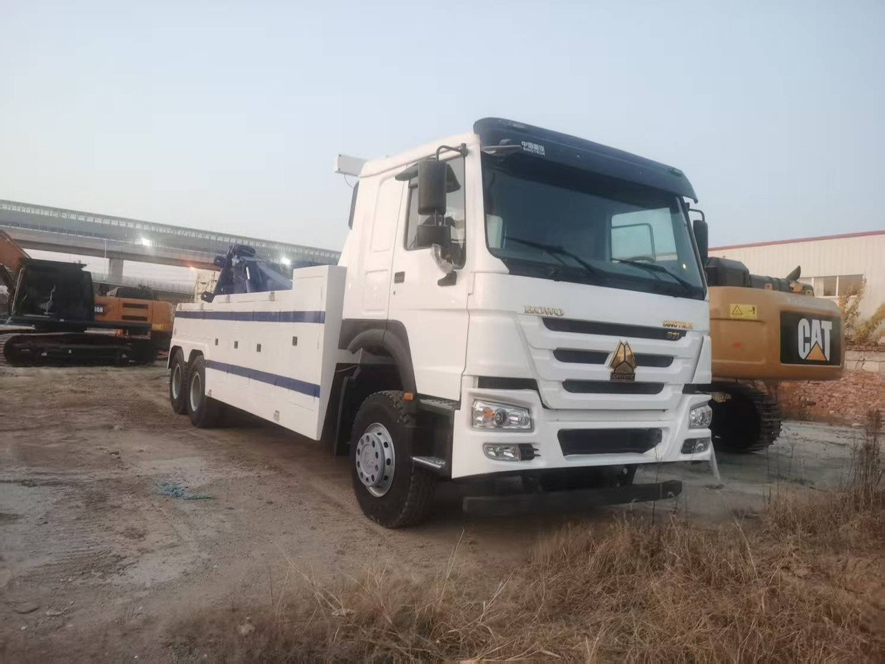 HOWO tow truck - شاحنة كرين: صور 1 HOWO tow truck - شاحنة كرين: صور 1