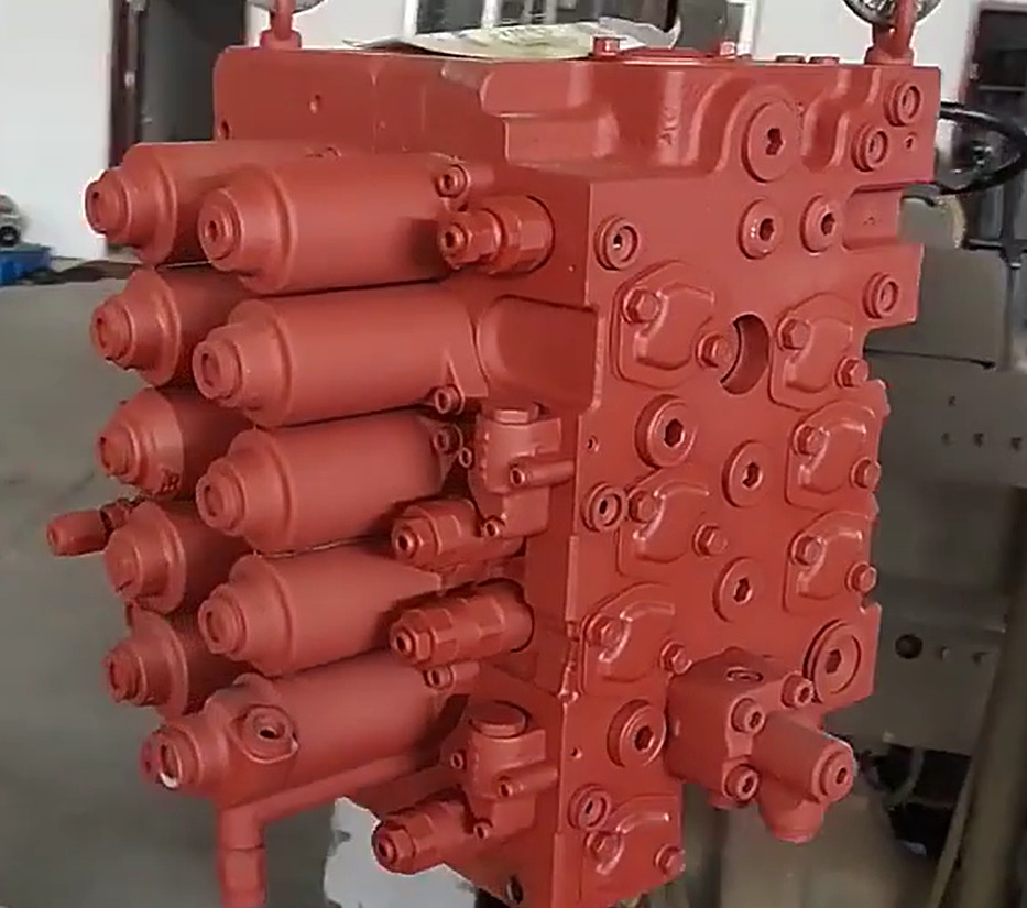 HYUNDAI R210-7 31Q6-16113 31Q6-16111 - صمامات هيدروليكية - حفارة: صور 1 HYUNDAI R210-7 31Q6-16113 31Q6-16111 - صمامات هيدروليكية - حفارة: صور 1