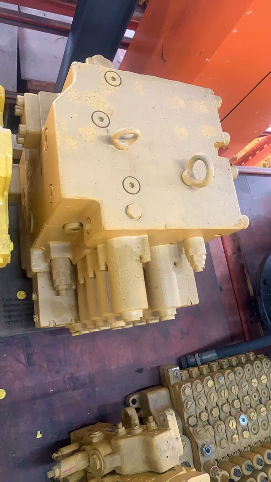 HYUNDAI R210-7 - صمامات هيدروليكية - حفارة: صور 3 HYUNDAI R210-7 - صمامات هيدروليكية - حفارة: صور 3