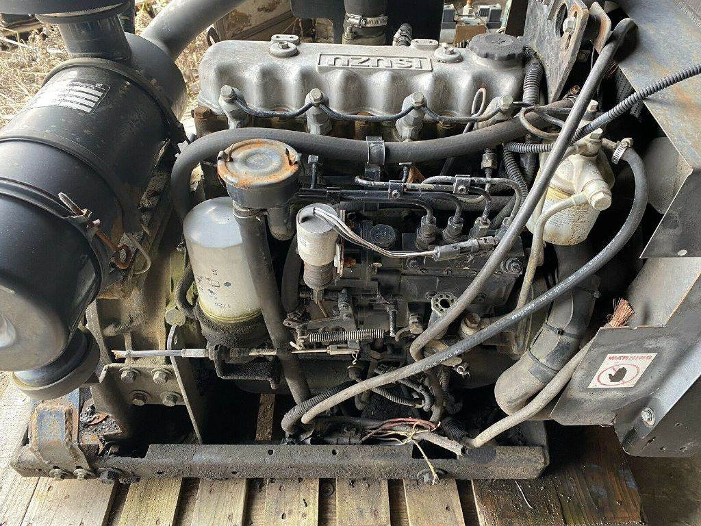 ISUZU C240 - المحرك - رافعة شوكية: صور 2 ISUZU C240 - المحرك - رافعة شوكية: صور 2