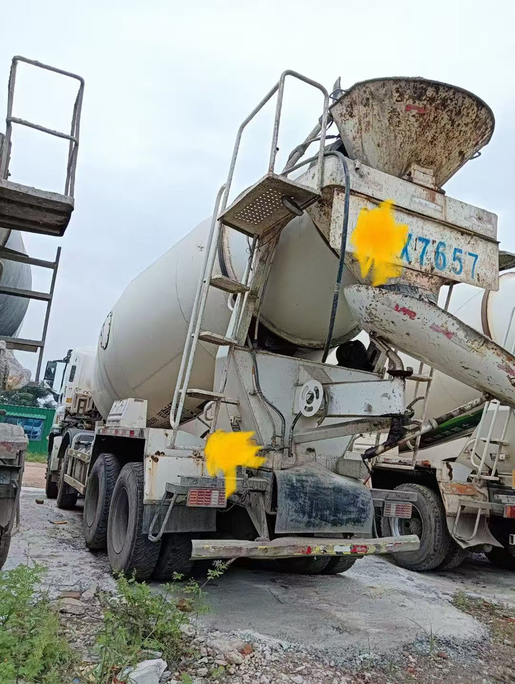 ISUZU ISUZU T156 15 cubic meter mixing tank - خلاطه اسمنت: صور 2 ISUZU ISUZU T156 15 cubic meter mixing tank - خلاطه اسمنت: صور 2