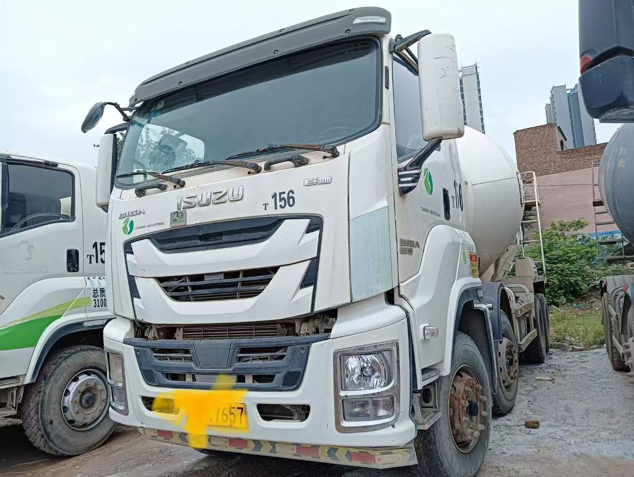 ISUZU ISUZU T156 15 cubic meter mixing tank - خلاطه اسمنت: صور 1 ISUZU ISUZU T156 15 cubic meter mixing tank - خلاطه اسمنت: صور 1