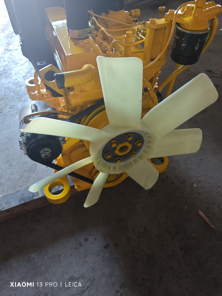 KOMATSU 4D95LE-3 - المحرك - حفارة: صور 3 KOMATSU 4D95LE-3 - المحرك - حفارة: صور 3