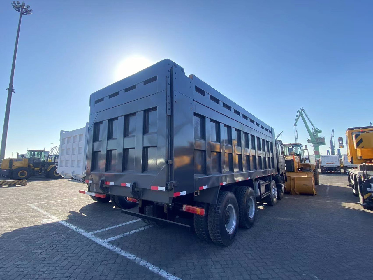 SHACMAN Shacman F3000 8*4 dump truck - قلابات: صور 5 SHACMAN Shacman F3000 8*4 dump truck - قلابات: صور 5