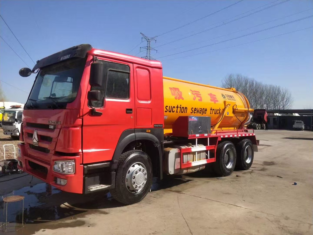 SINOTRUK SINOTRUK 336 suction sewage truck - شاحنات الحاويات/ جسم علوي قابل للتغيير شاحنة: صور 2 SINOTRUK SINOTRUK 336 suction sewage truck - شاحنات الحاويات/ جسم علوي قابل للتغيير شاحنة: صور 2