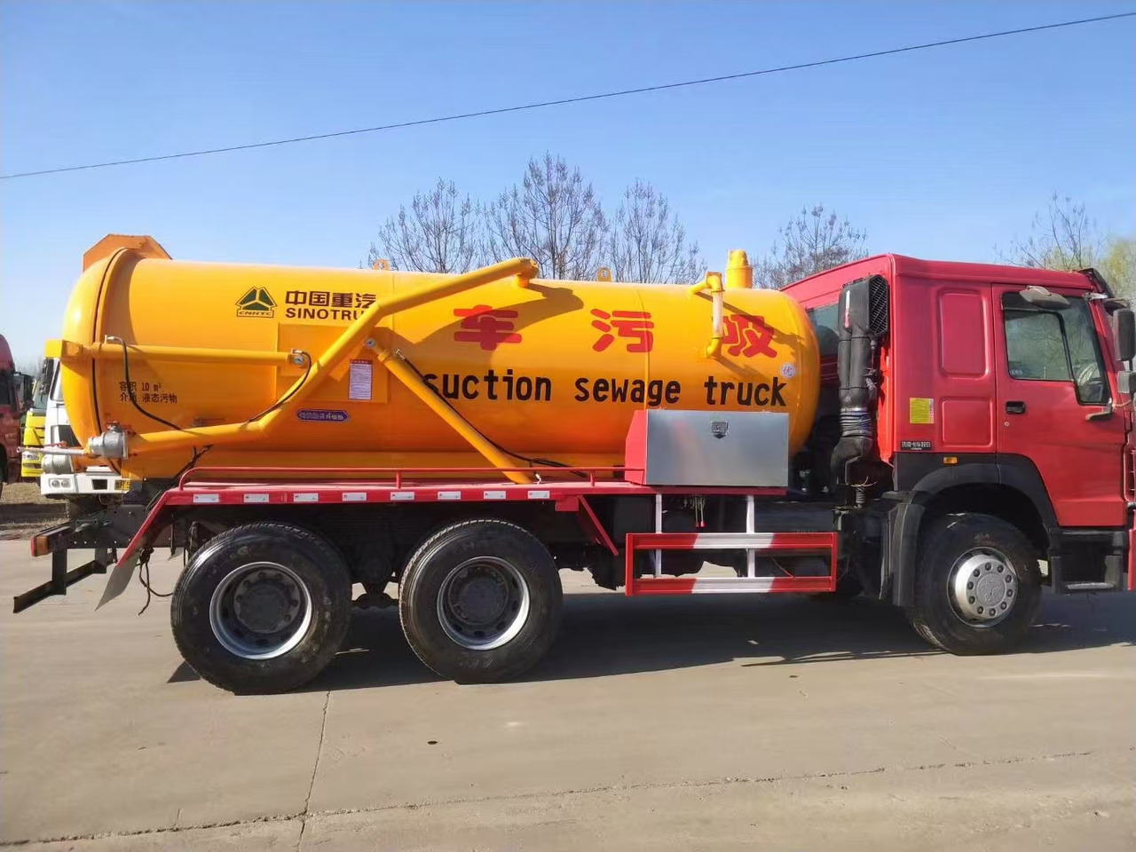 SINOTRUK SINOTRUK 336 suction sewage truck - شاحنات الحاويات/ جسم علوي قابل للتغيير شاحنة: صور 3 SINOTRUK SINOTRUK 336 suction sewage truck - شاحنات الحاويات/ جسم علوي قابل للتغيير شاحنة: صور 3